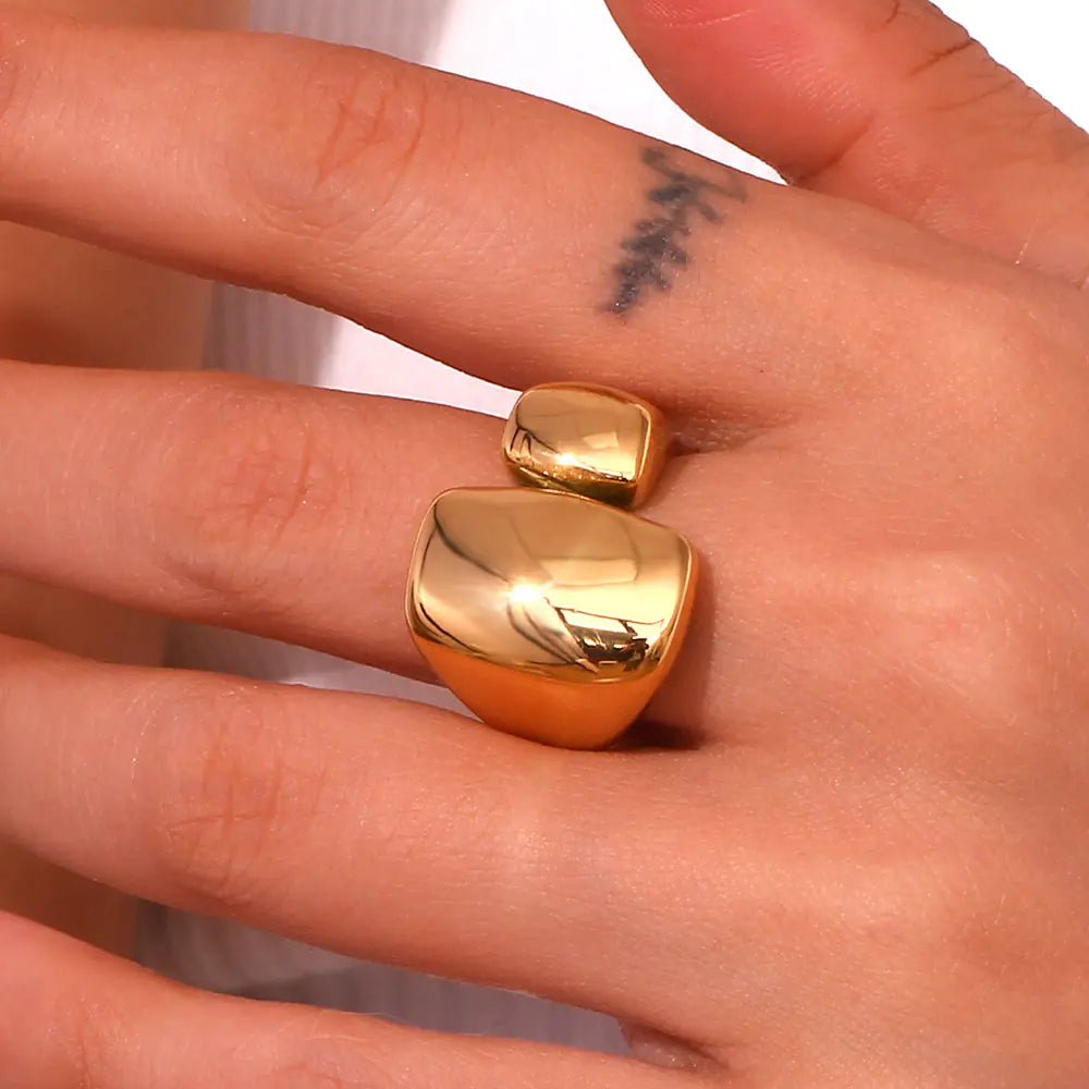 Elegant Gold Geometric Ring